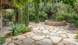 Flagstone Landscaping: Benefits, Installation Tips, and Maintenance Guide