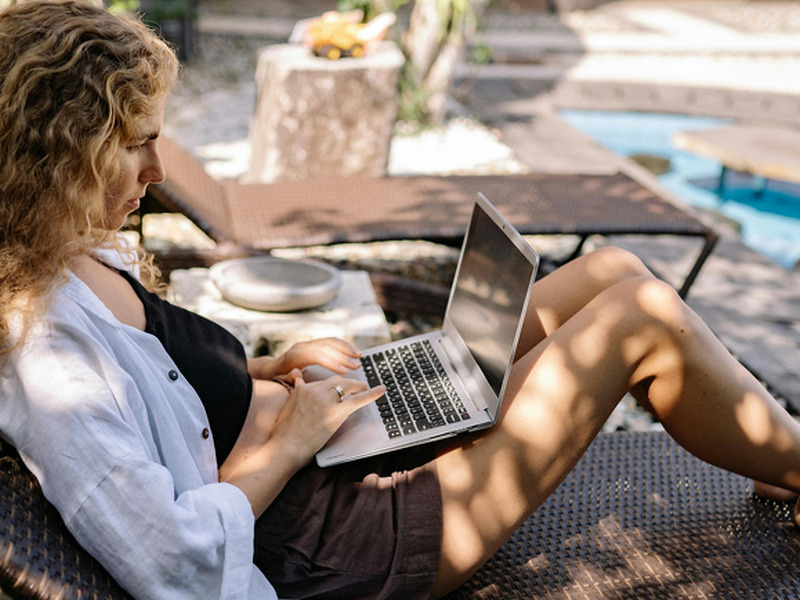 The Ultimate Guide to Staying Connected and Productive as a Digital Nomad